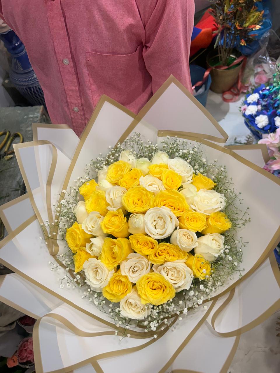 Yellow & White Rose Guldasta