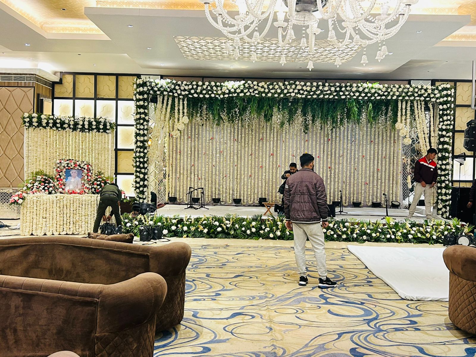 Shok Samaroh White Flower Decoration in Ghaziabad
