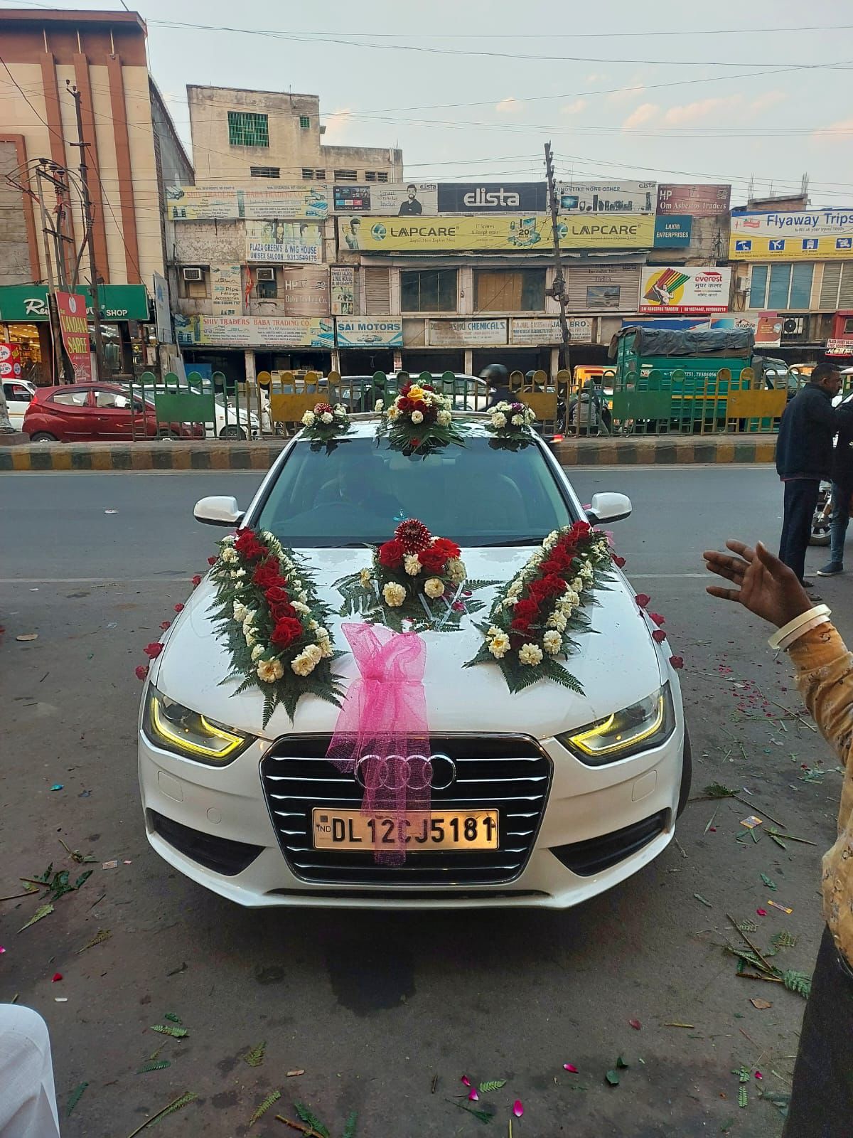 Wedding Car Flower Decoration Doorstep Service