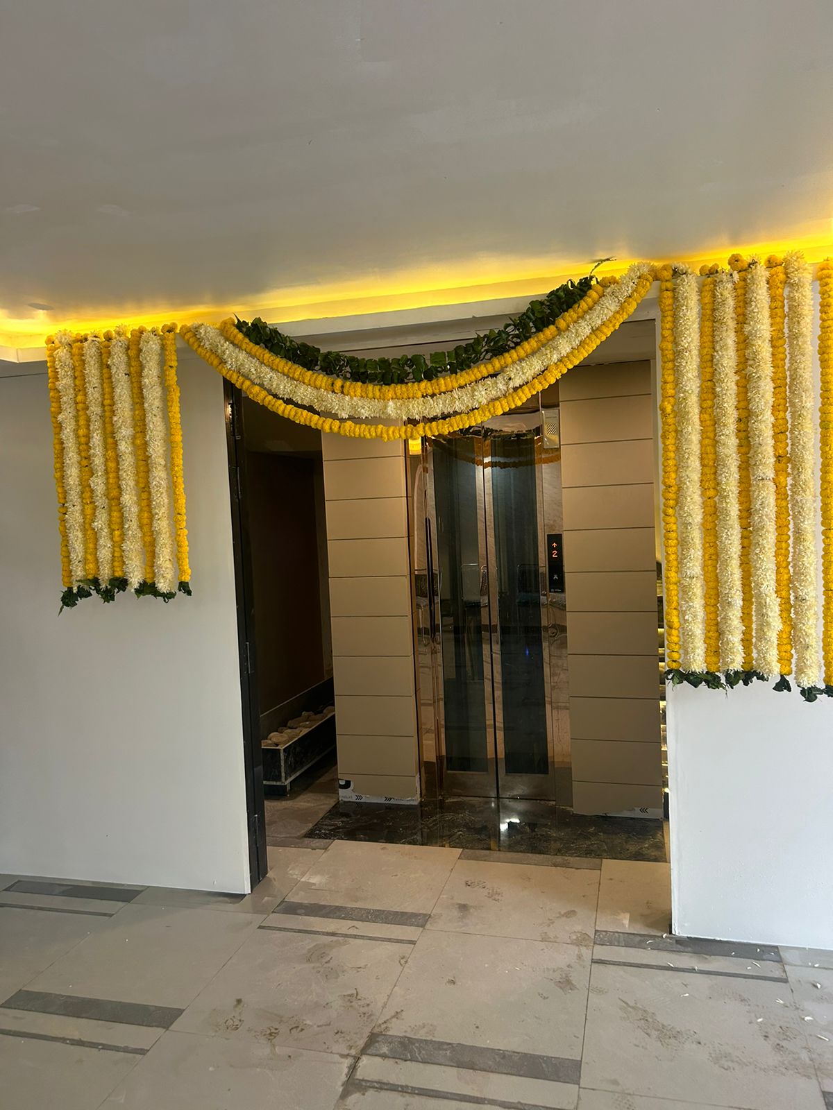 Yellow Orange Marigold Garland Decoration Ghaziabad